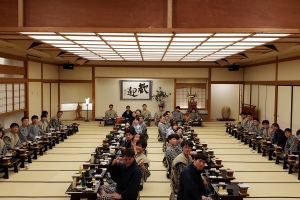 社員両行2018年
